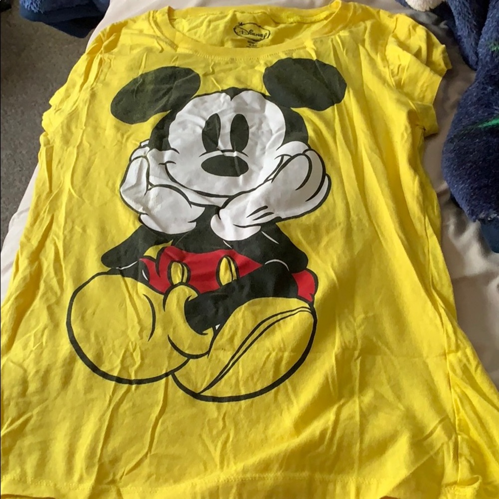 It’s a kids shirt and too small in chest area.